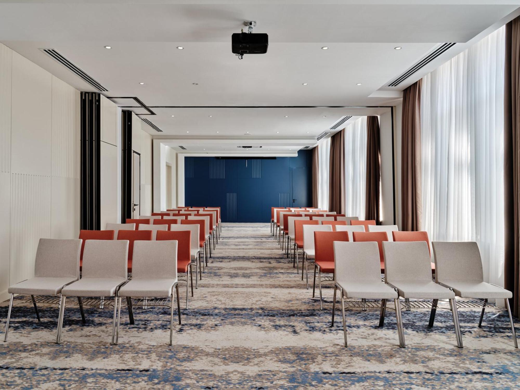 Hotel Crowne Plaza Tashkent By Ihg Esterno foto