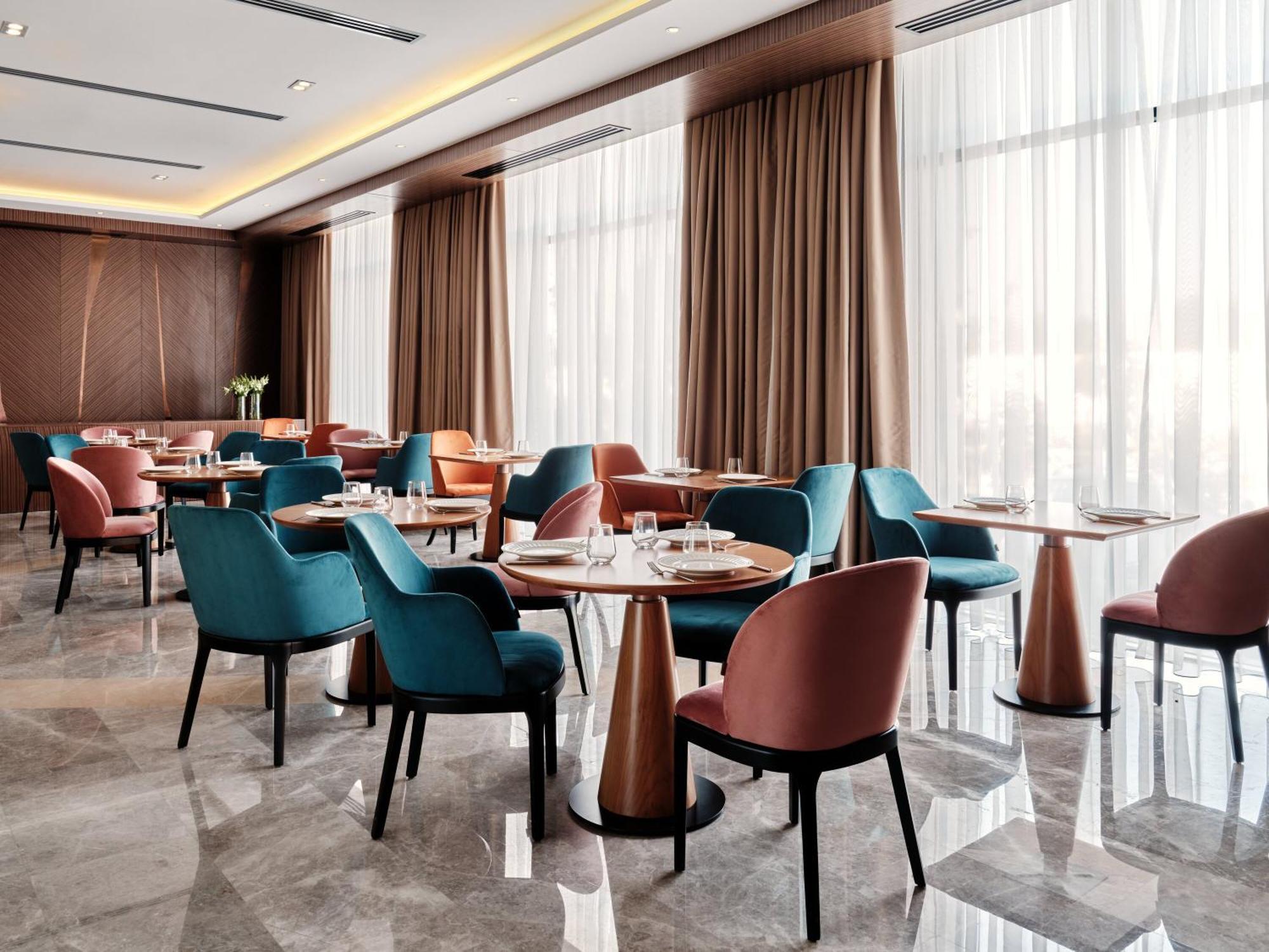 Hotel Crowne Plaza Tashkent By Ihg Esterno foto
