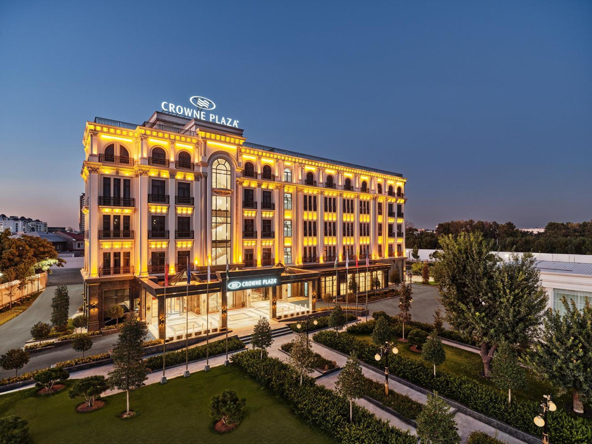 Hotel Crowne Plaza Tashkent By Ihg Esterno foto